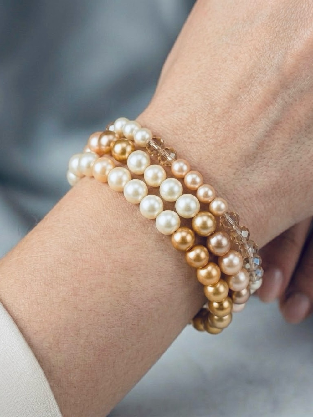 ✨ Charming Vintage Avon Faux Pearl Stretch Bracelet Champagne, Peach and Ivory ✨